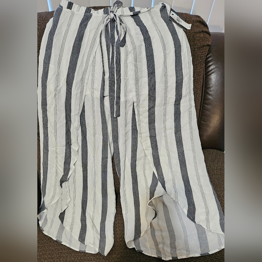 By and By Flowy Linen Capri Like pants